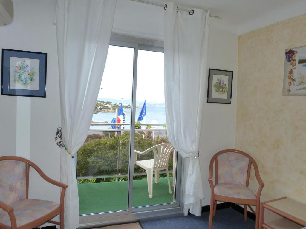 Hotel La Caravelle Fréjus Rum bild