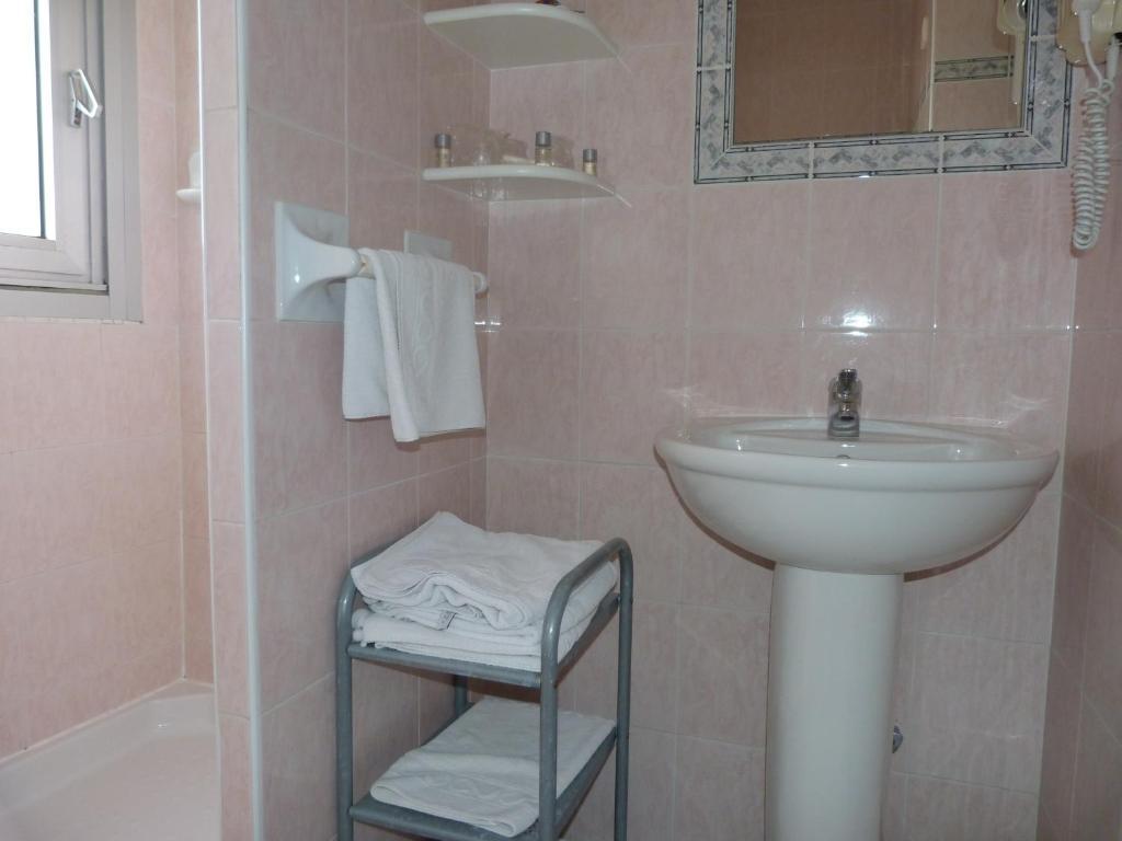Hotel La Caravelle Fréjus Rum bild